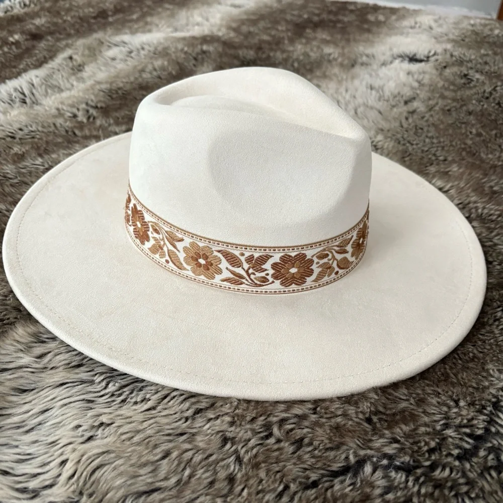 NWT Ivory Wide Brim Cowboy Hat - Picture 1 of 6